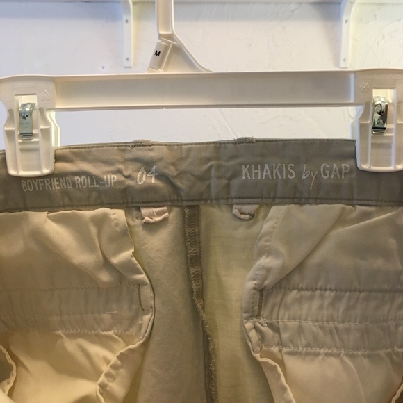 Gap Women's Khaki Shorts - Picture 5 of 5